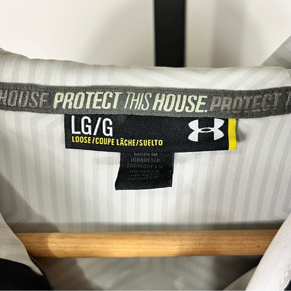 Under Armour Men’s Half Zip Front Black & White Pullover - Picture 6 of 9